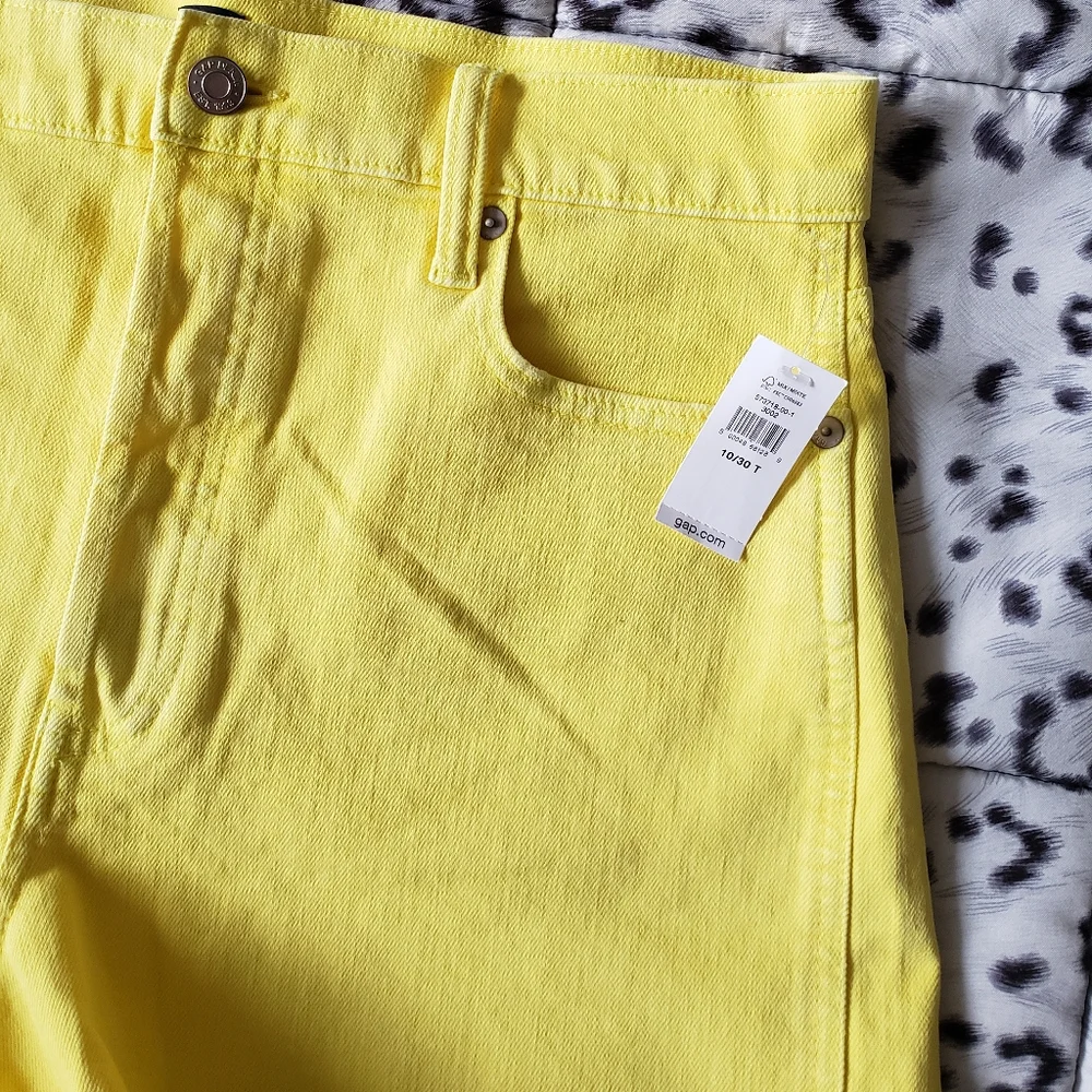 (Tall) NWT Gap Yellow High-Rise Cheeky Shorts